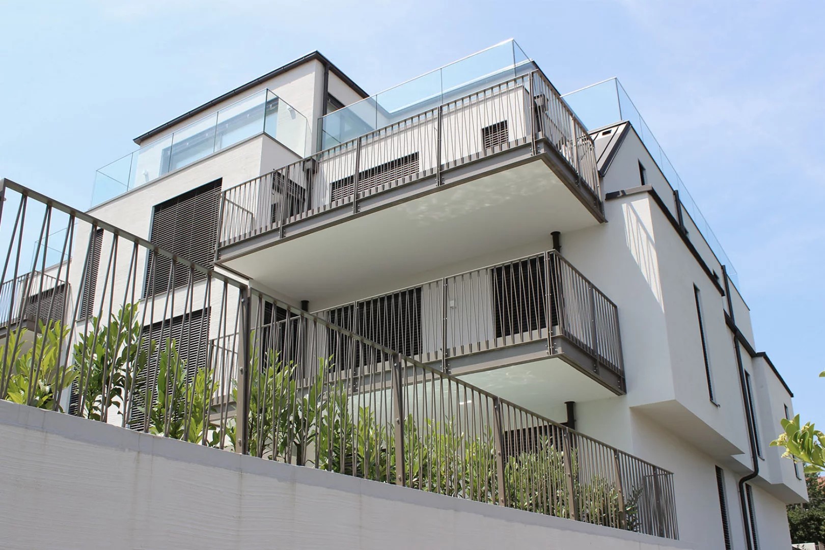 Image 4 of 18