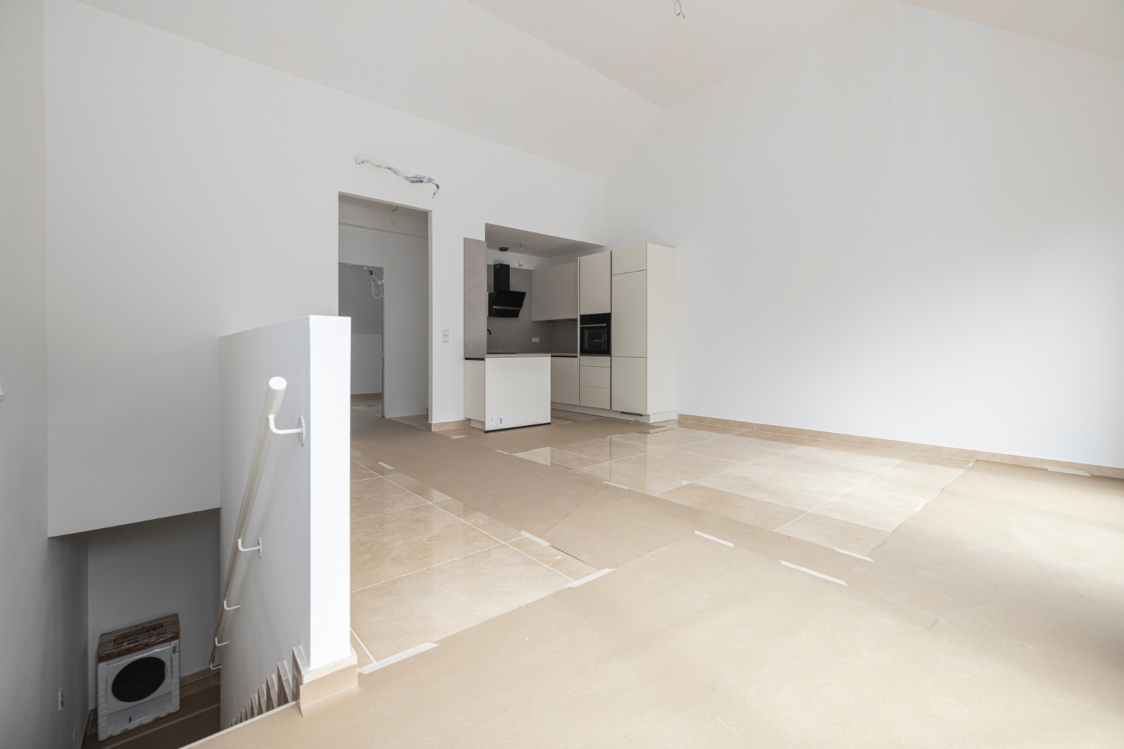 Image 4 of 7