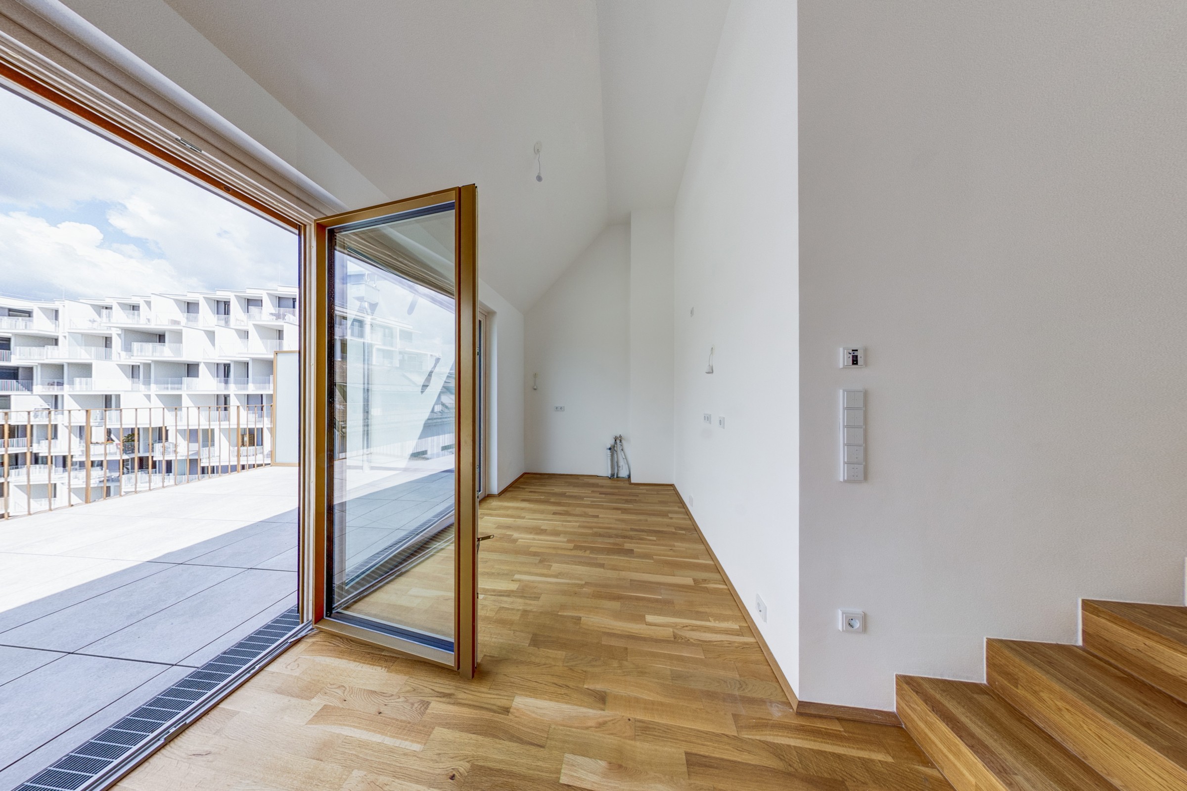 Image 2 of 10