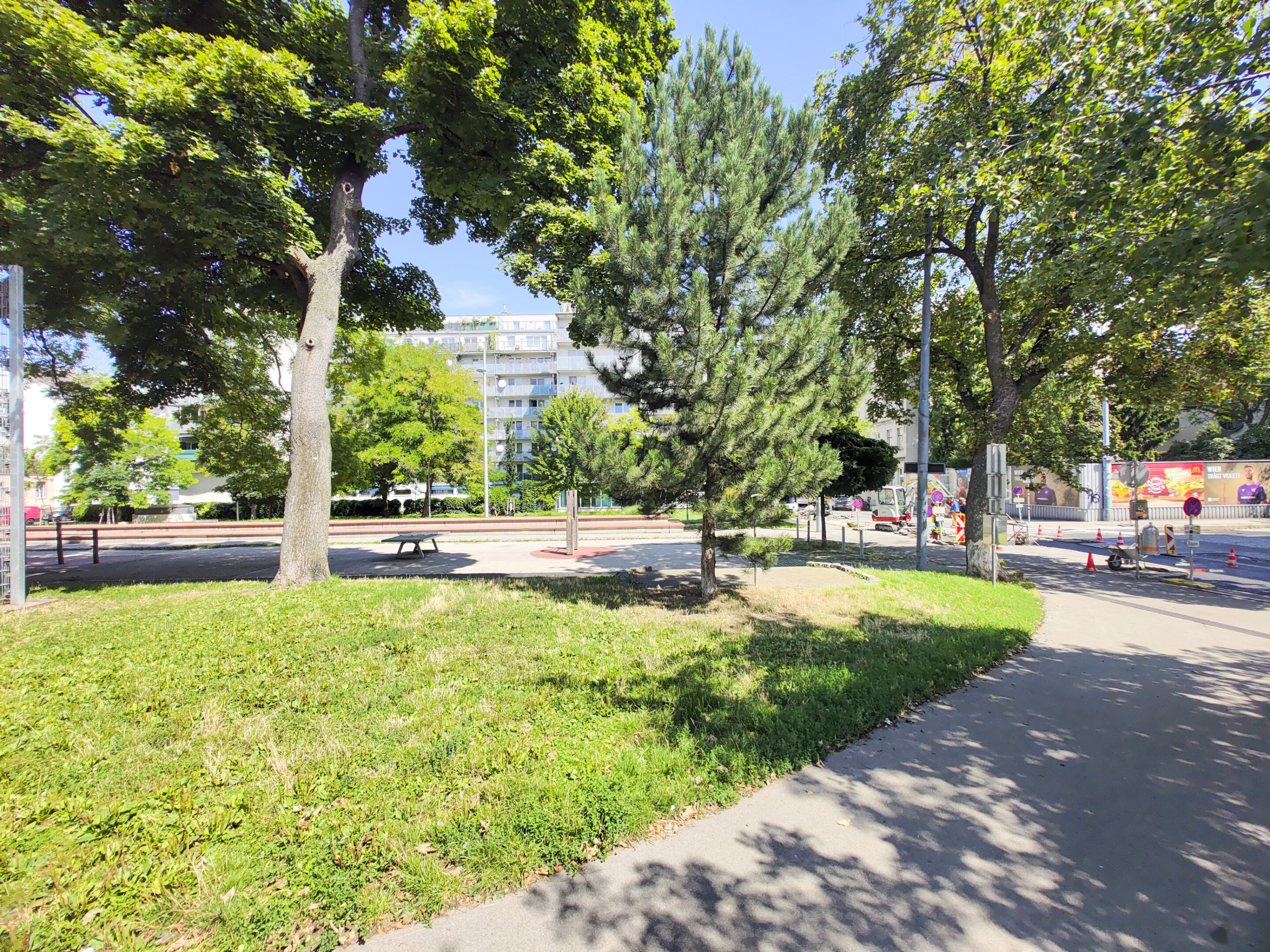 Laubeplatz 2