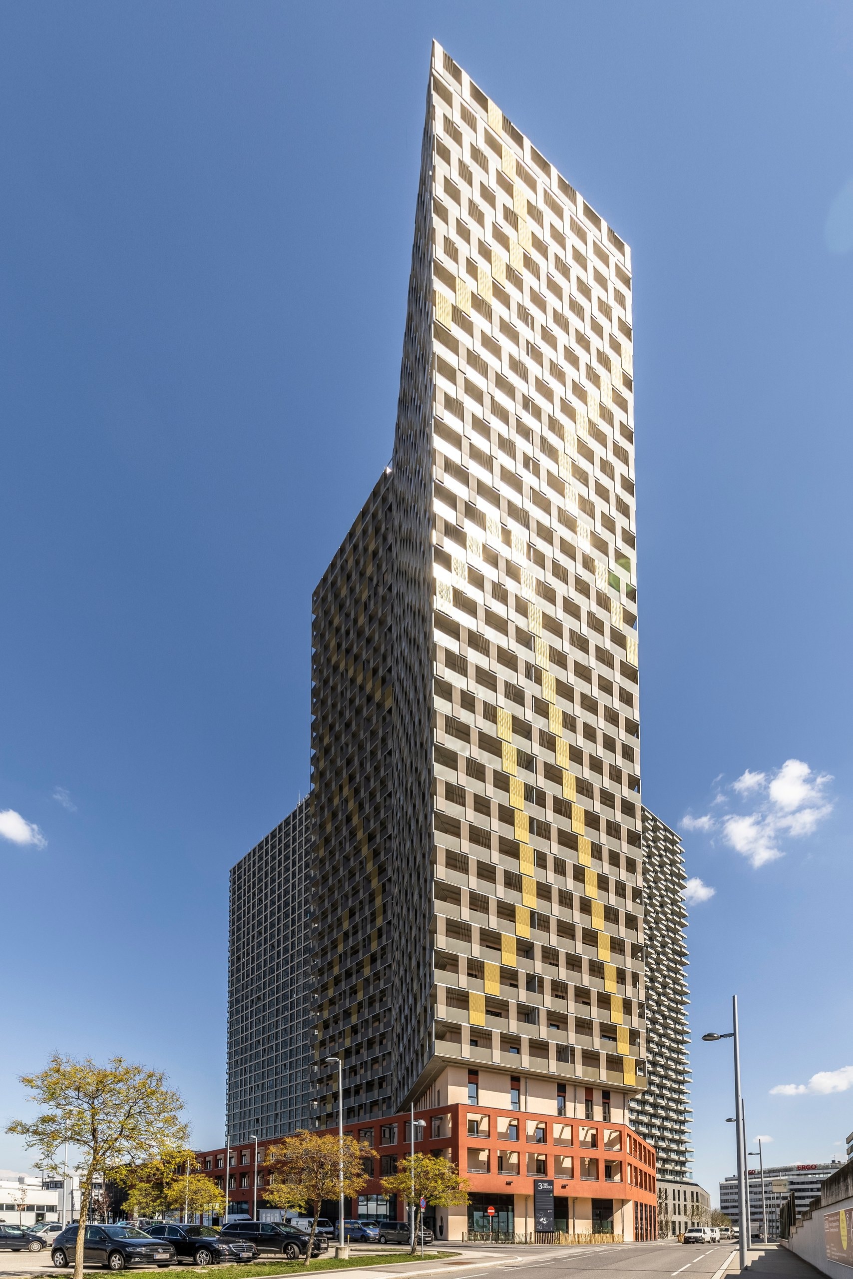 Q-Tower