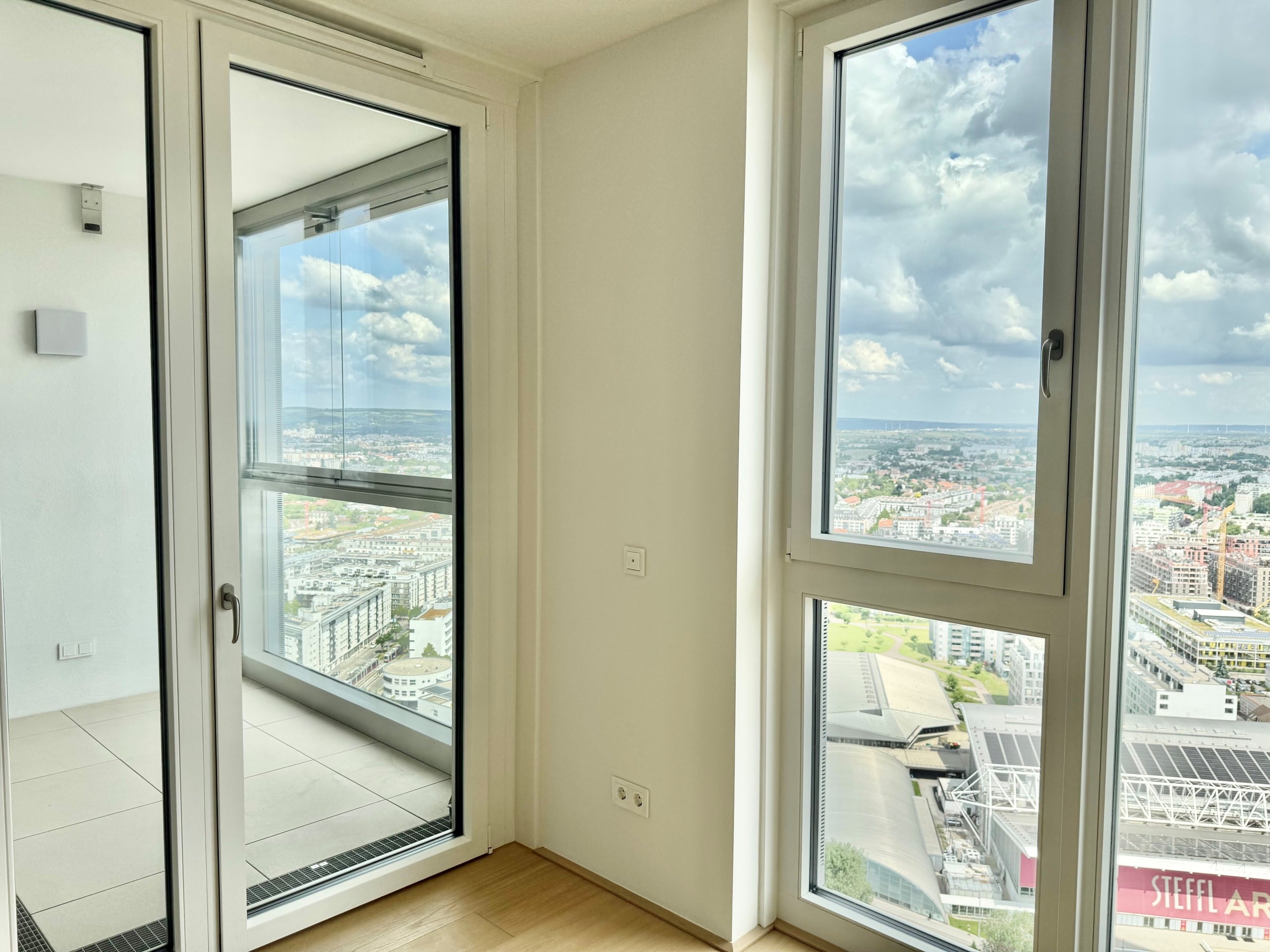 VIENNA TWENTYTWO Living