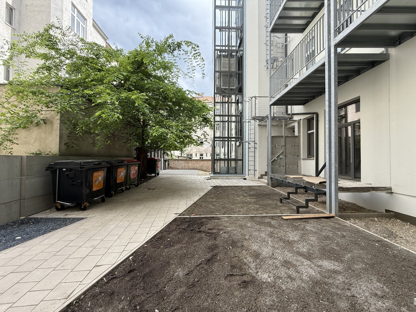 Treustraße 16