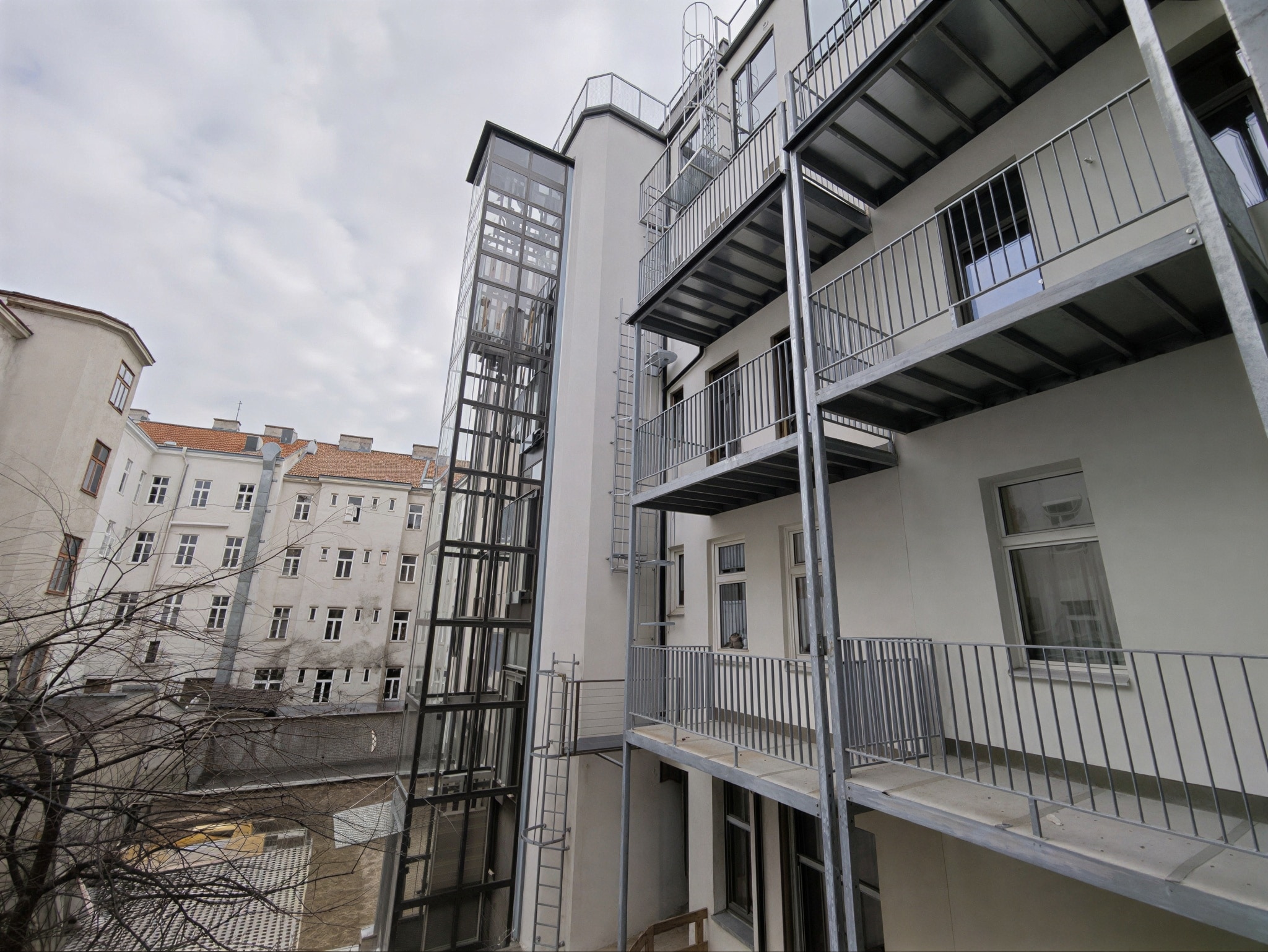 Treustraße 16