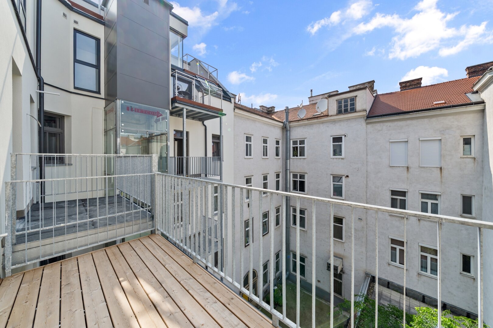 Treustraße 16