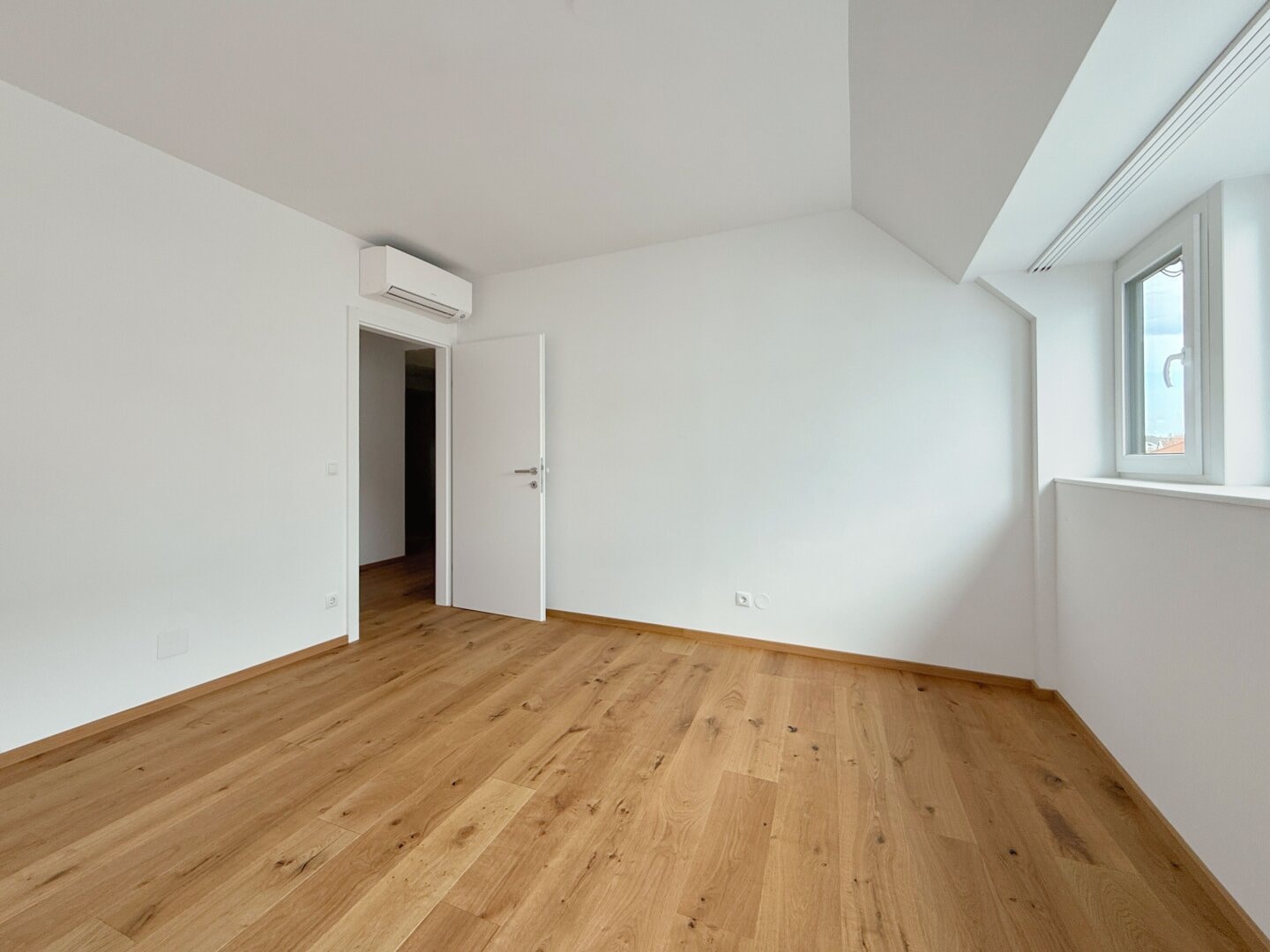 Treustraße 16
