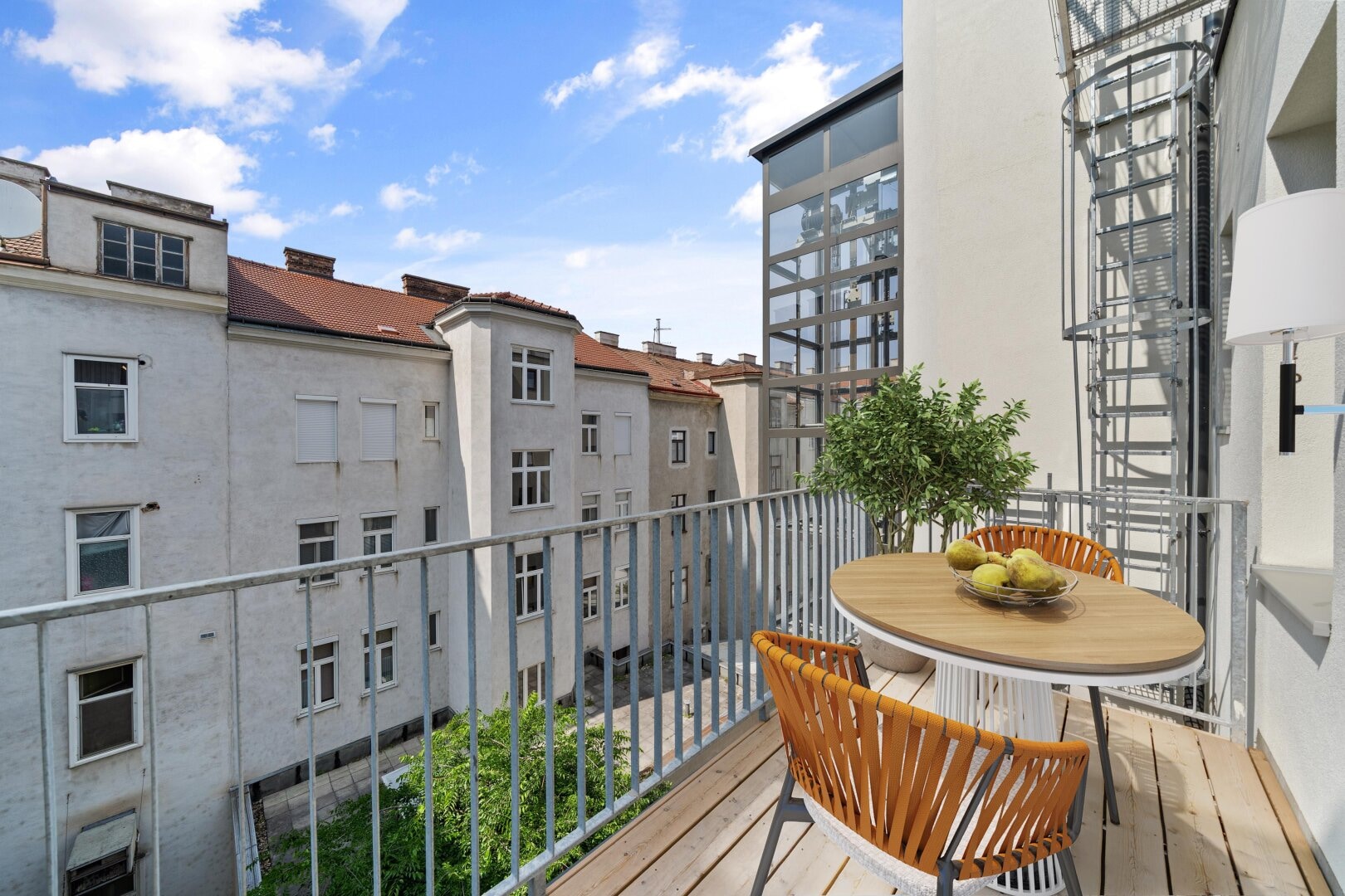 Treustraße 16