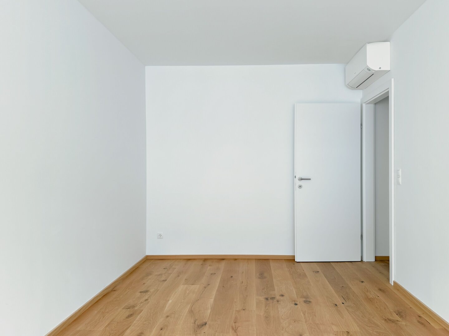 Treustraße 16