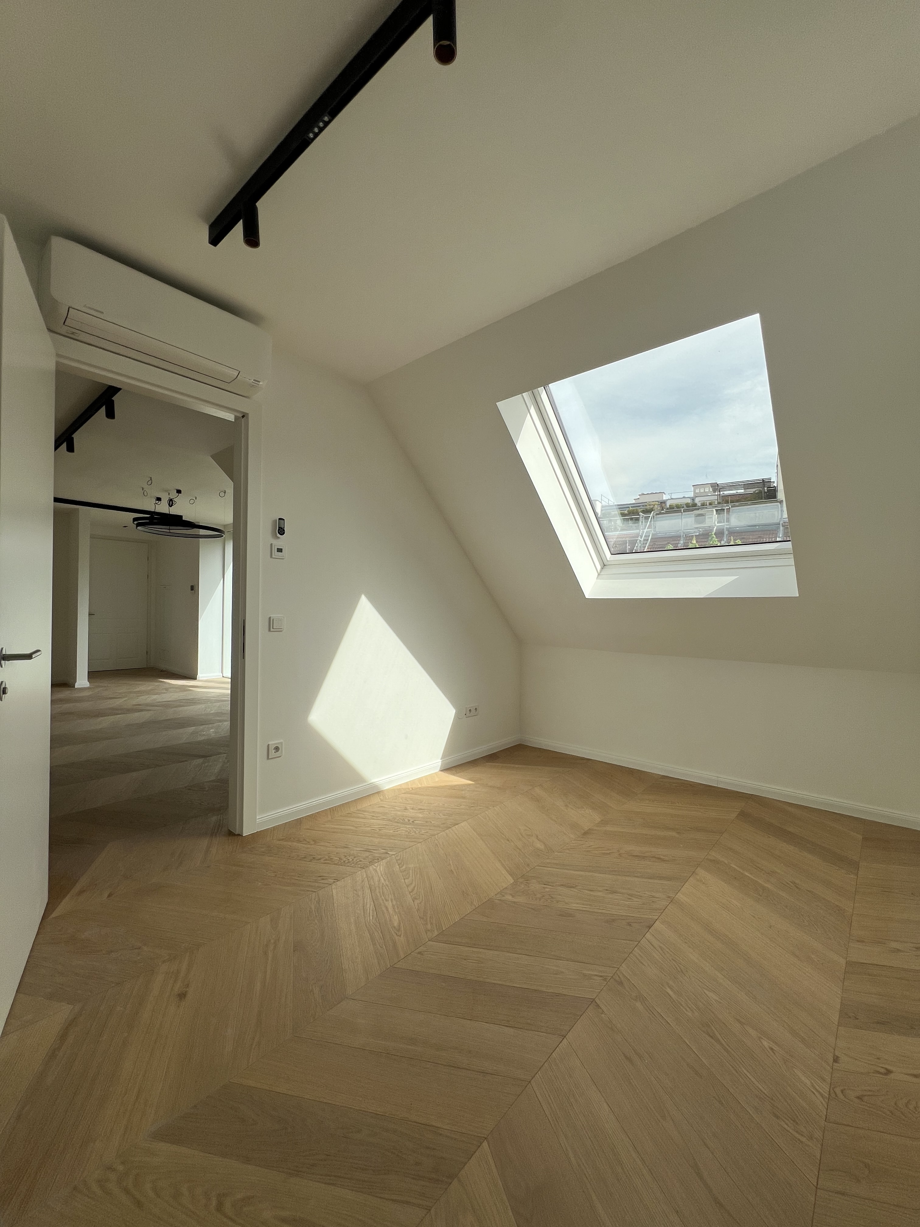 Zollergasse 7 – It's 7