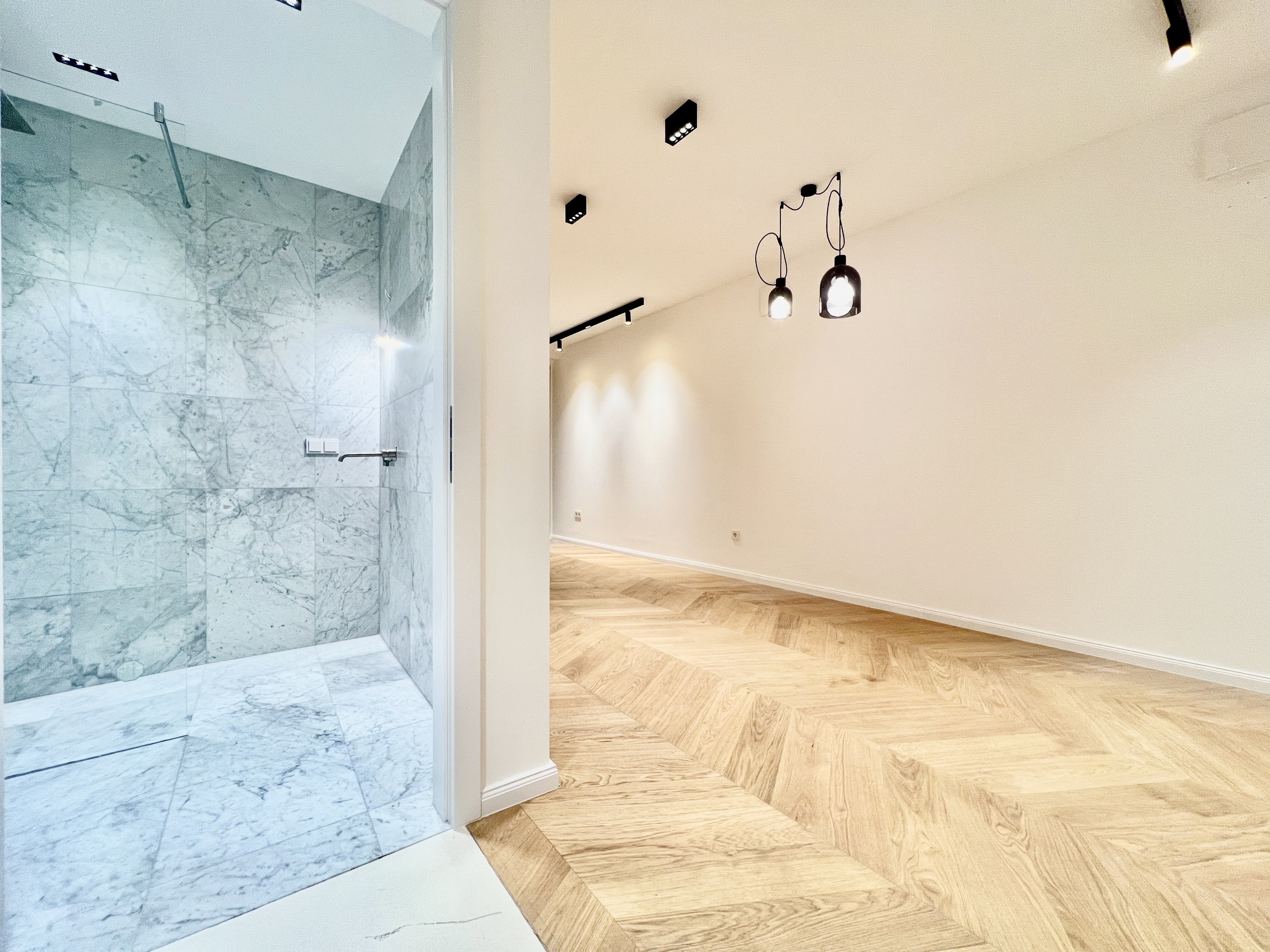 Zollergasse 7 – It's 7