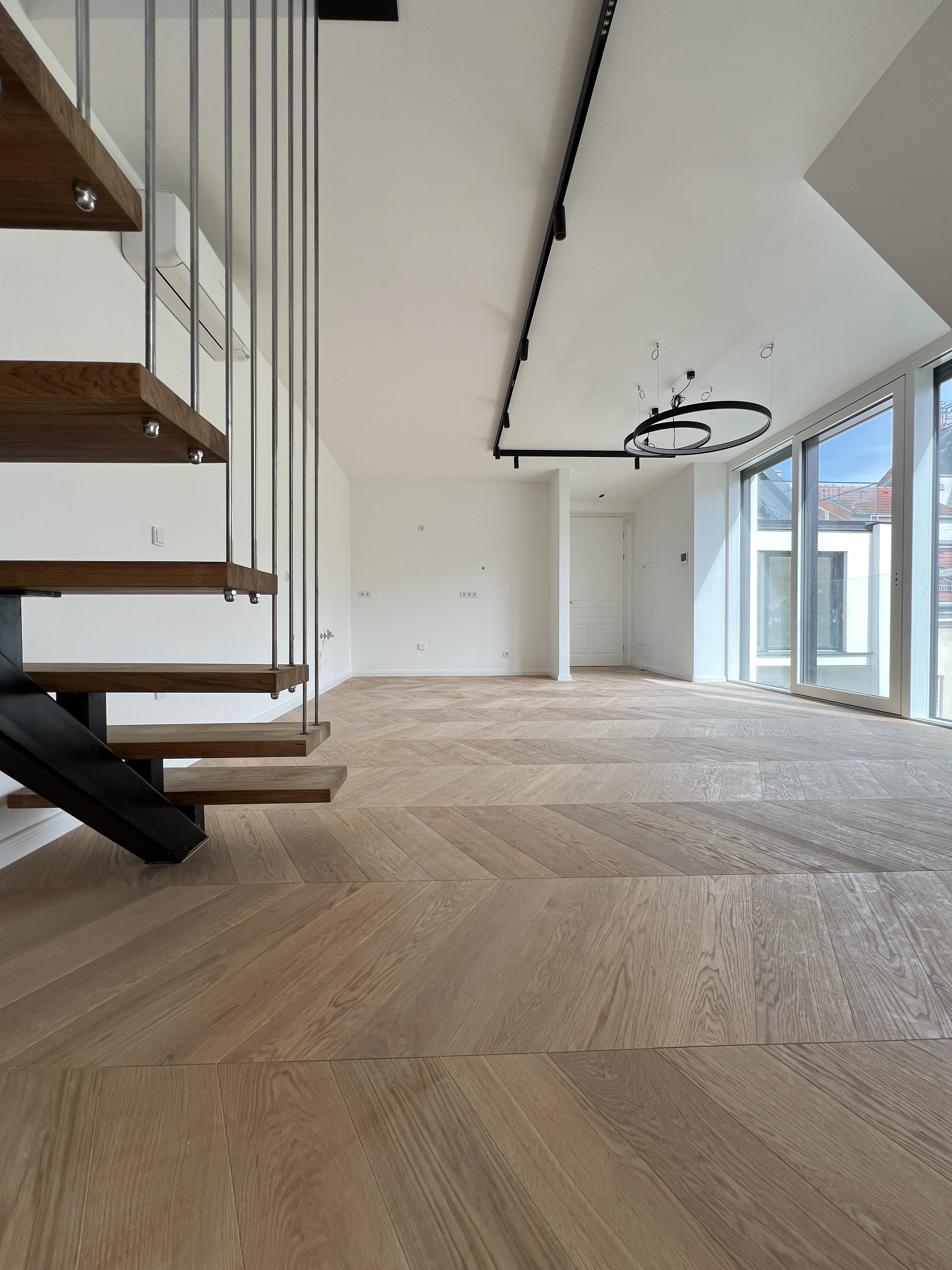 Zollergasse 7 – It's 7