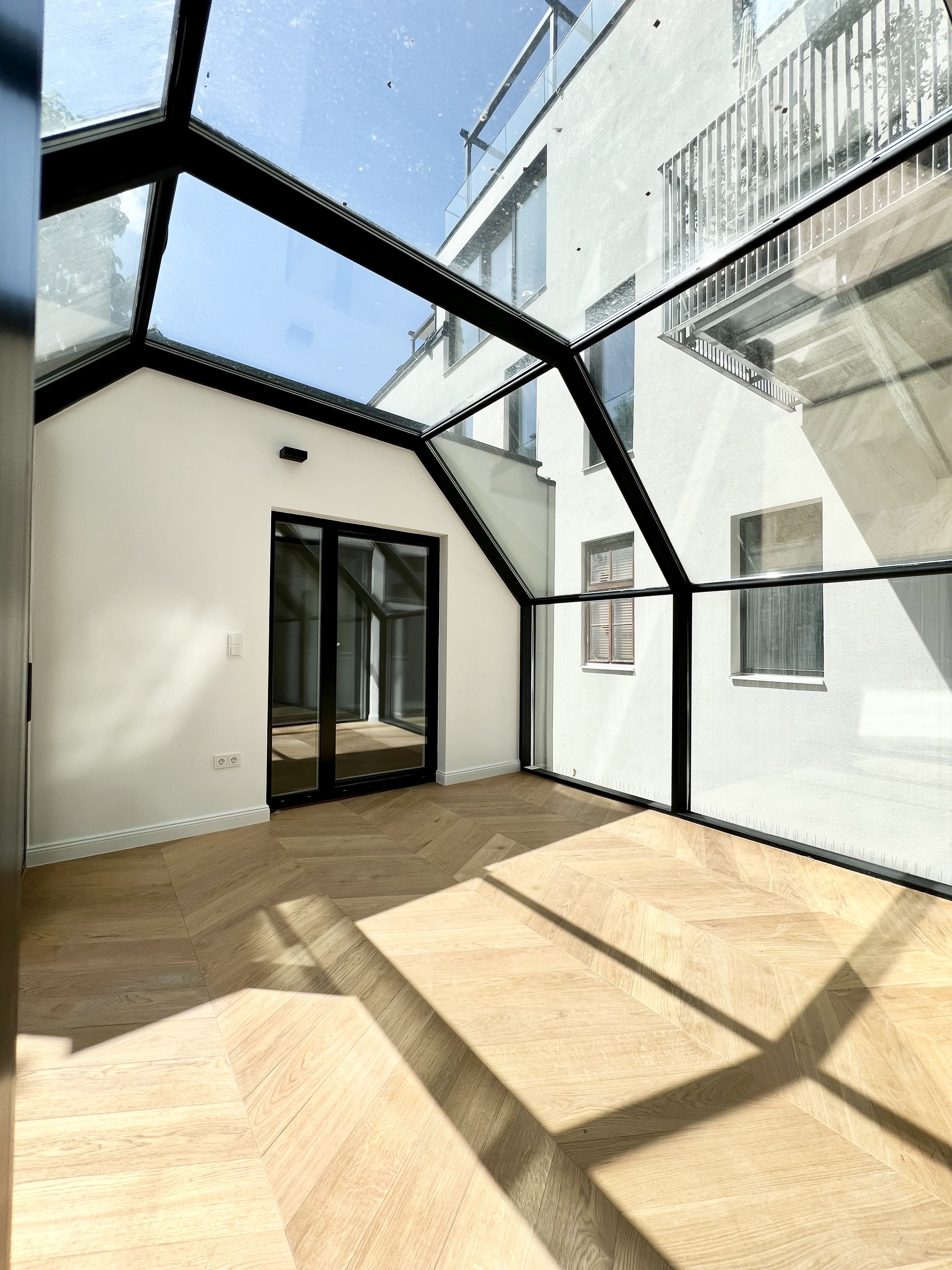 Zollergasse 7 – It's 7
