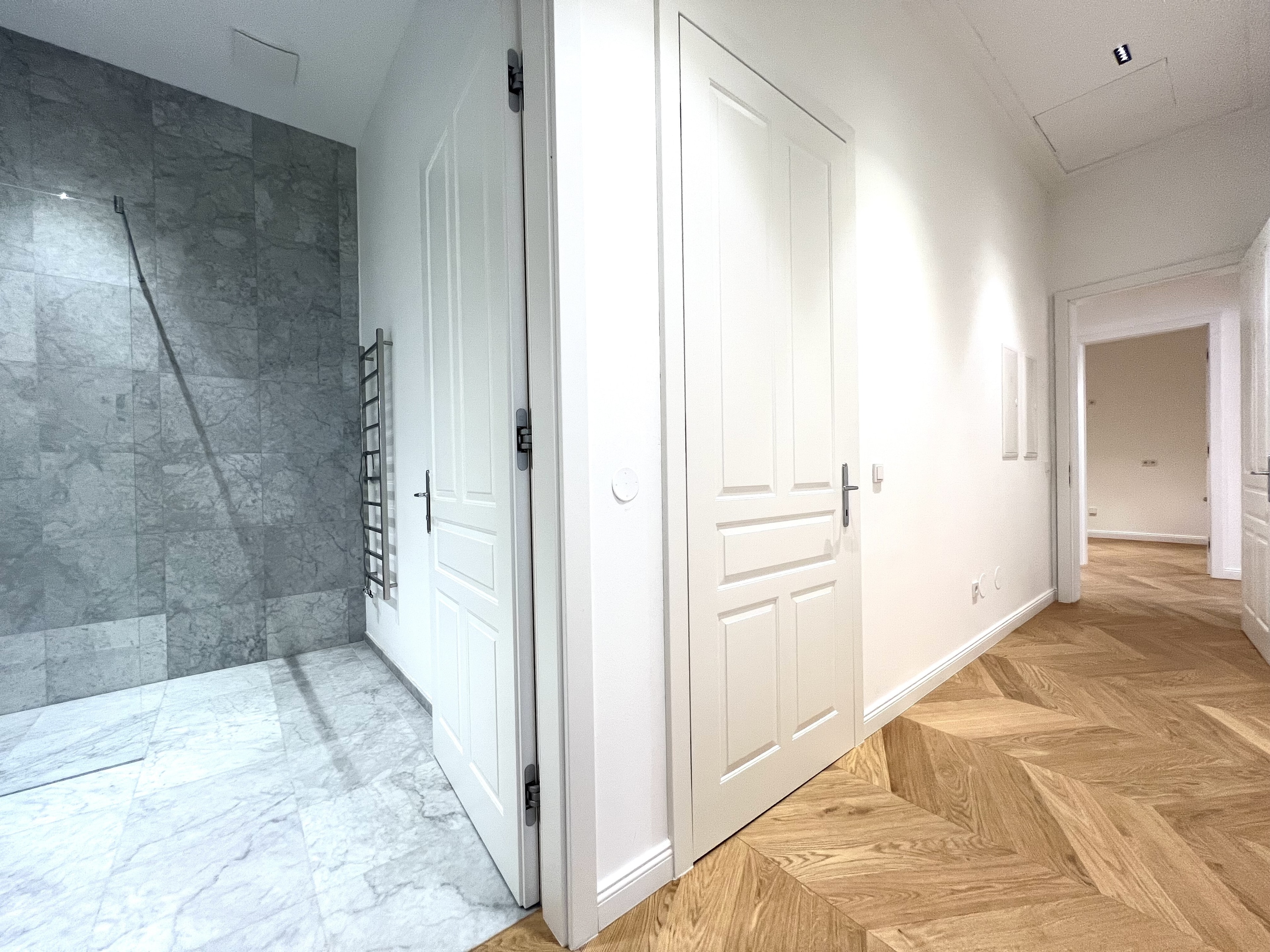 Zollergasse 7 – It's 7