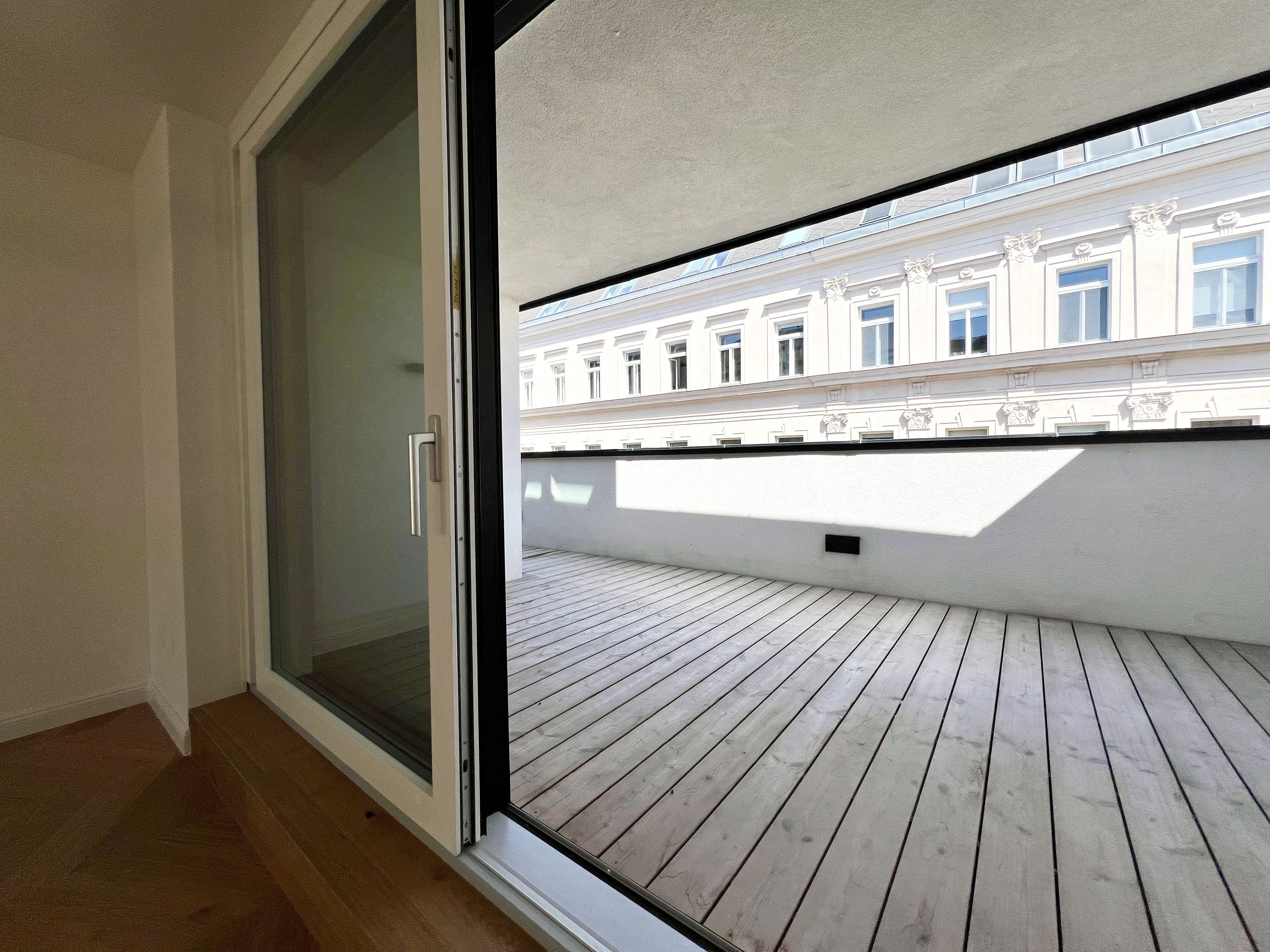 Zollergasse 7 – It's 7