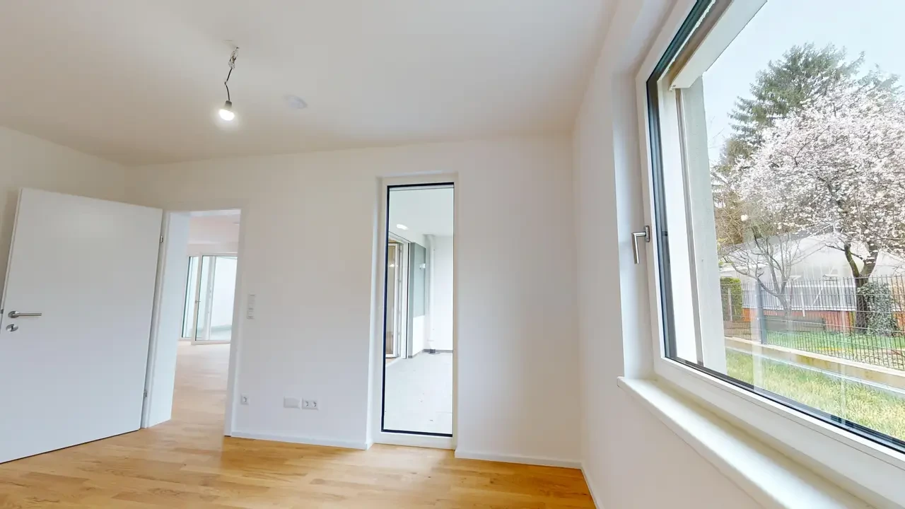 Image 4 of 8